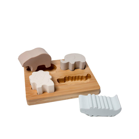 Silicone activity cube and wooden board