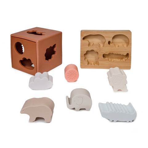 Silicone activity cube and wooden board